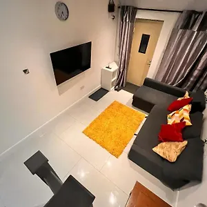 spacious-brand-new-one-bed-house-sleeps-4-comfortably.brighton-hotels-england.com/