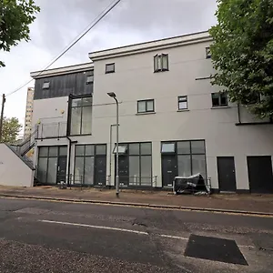 apt-deluxe-large-three-room-by-southend-stays.cambridgehotelsuk.com/